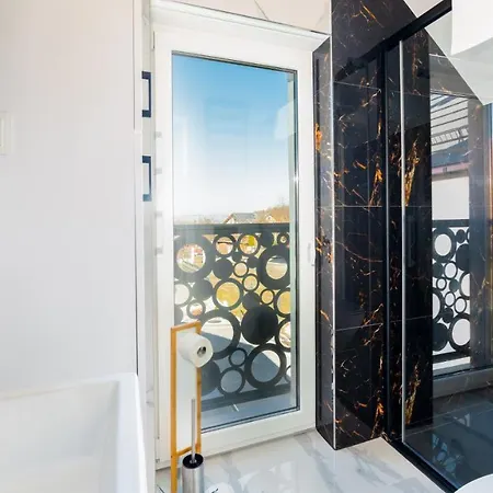 Sikorskiego Ii, Sun & Snow Daire *